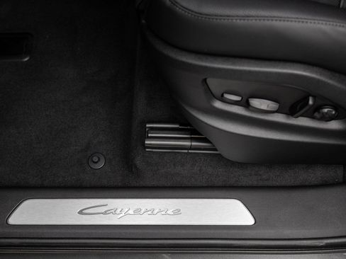 Certified 2025 Porsche Cayenne Coupe image 22