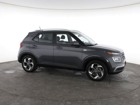 Used 2025 Hyundai Venue SEL image 15