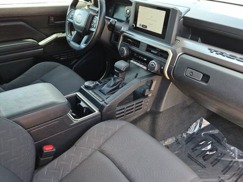 Certified 2025 Toyota Tacoma SR5 AWD/4WD image 14