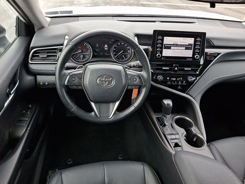 Used 2022 Toyota Camry SE image 11