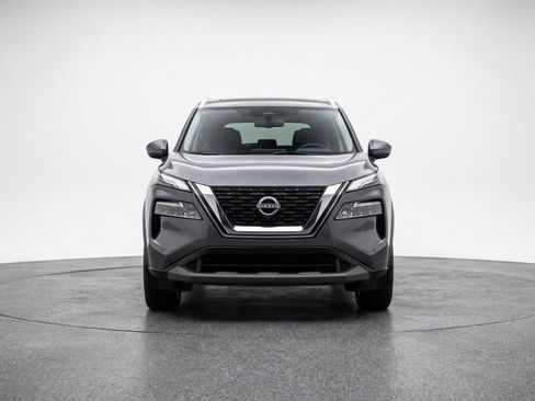 Used 2025 Nissan Rogue SV FWD image 2