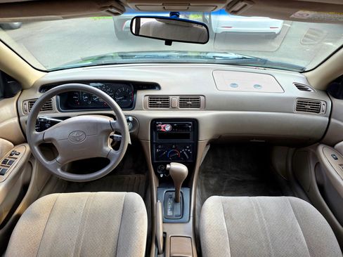 Used 2000 Toyota Camry LE FWD image 9