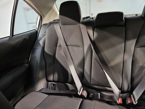 Used 2021 Toyota Corolla LE image 12