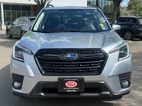 Used 2023 Subaru Forester Premium image 3
