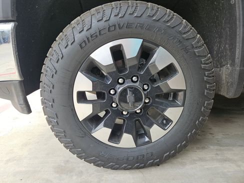Used 2020 Chevrolet Silverado 2500 LT w/ Texas Edition RWD image 10