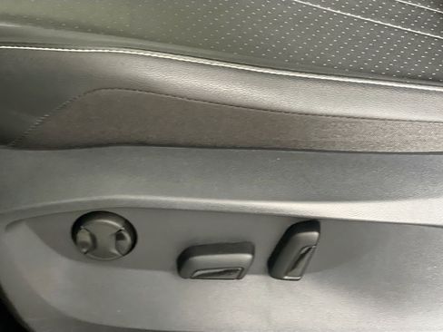 Used 2023 Volkswagen Tiguan SE image 15