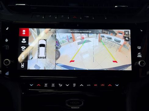 New 2026 Jeep Grand Cherokee Limited w/ Luxury Tech Group II AWD/4WD image 39