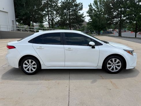 Used 2021 Toyota Corolla LE FWD image 2