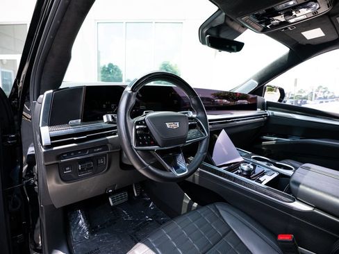 Used 2025 Cadillac Escalade ESV V AWD/4WD image 30