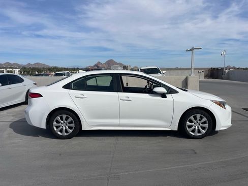 Used 2024 Toyota Corolla LE image 2