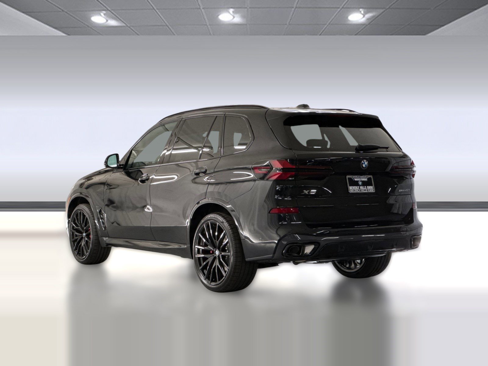 Used 2026 BMW X5 sDrive40i w/ M Sport Package RWD image 3