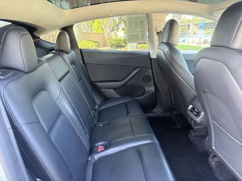 Used 2021 Tesla Model Y Long Range image 30