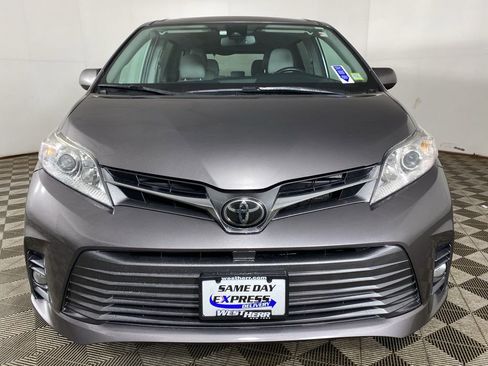 Used 2018 Toyota Sienna XLE w/ XLE Navigation Package image 11