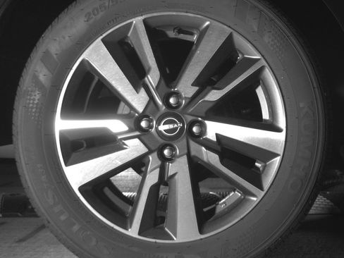 Used 2025 Nissan Versa SV FWD image 15