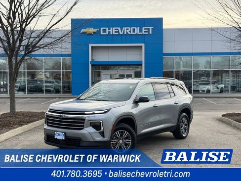 Used 2025 Chevrolet Traverse LT w/ LPO, Floor Liner Package image 1