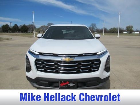 Used 2025 Chevrolet Equinox LT image 2
