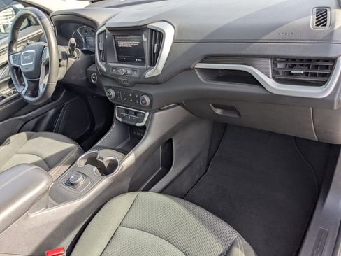 Used 2024 GMC Terrain SLE image 32
