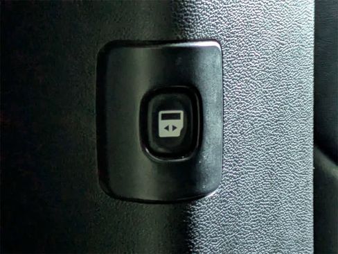 Used 2015 Dodge Grand Caravan SXT image 18