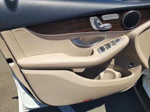 Used 2019 Mercedes-Benz GLC 300 4MATIC image 12
