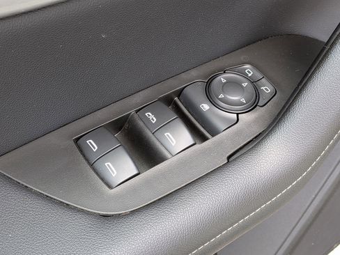 Used 2025 Chevrolet Blazer LT FWD image 13