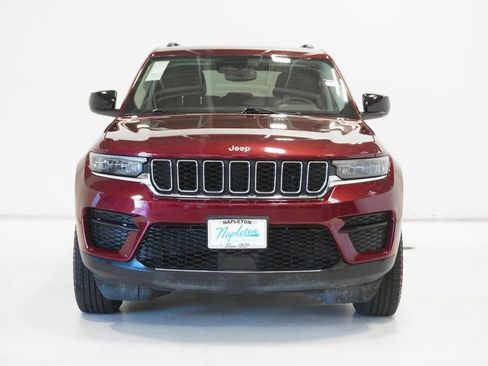Certified 2024 Jeep Grand Cherokee Laredo image 3