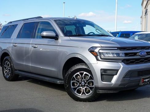 Used 2024 Ford Expedition Max XLT image 2