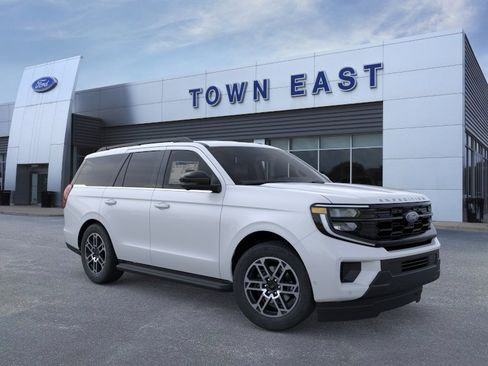 New 2026 Ford Expedition Active image 7