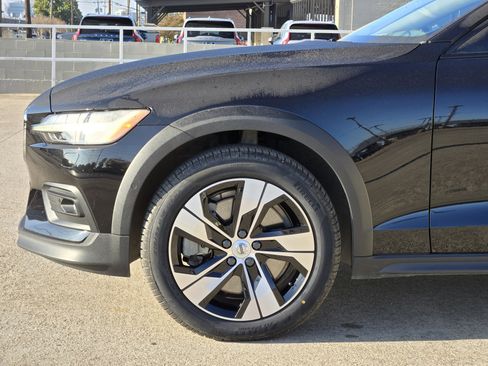 Certified 2023 Volvo V60 B5 Cross Country Plus w/ Climate Package image 15