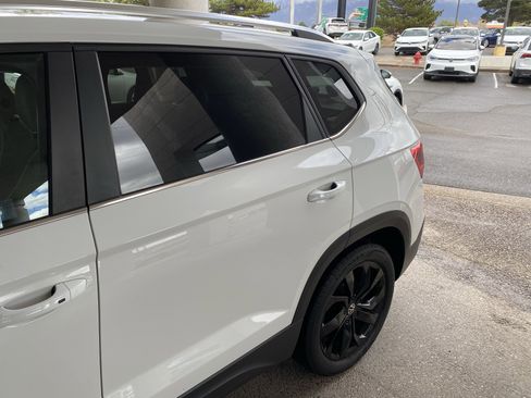 Used 2023 Volkswagen Taos SE w/ Black Wheel Package image 48