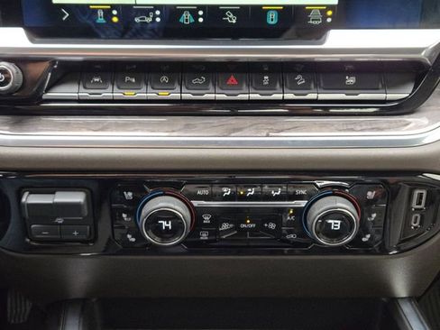 Used 2022 Chevrolet Silverado 1500 LTZ w/ LTZ Premium Texas Edition AWD/4WD image 21