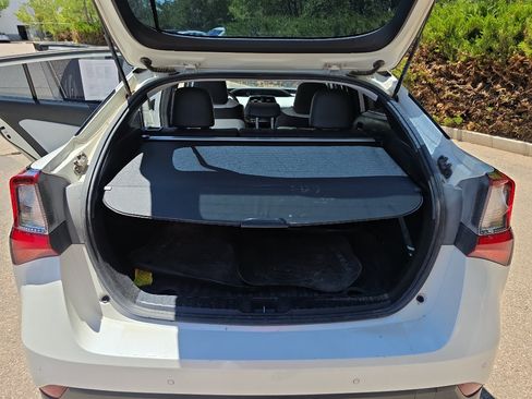 Used 2019 Toyota Prius XLE AWD/4WD image 6