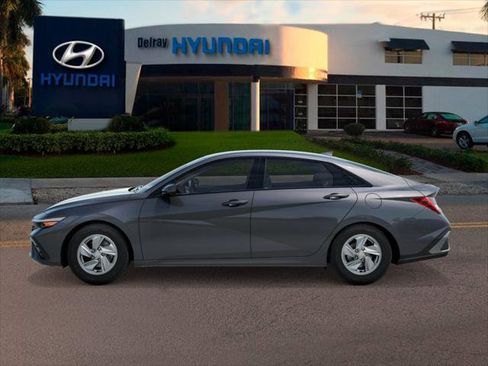 New 2026 Hyundai Elantra SE image 3