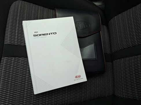 Used 2021 Kia Sorento LX AWD/4WD image 24