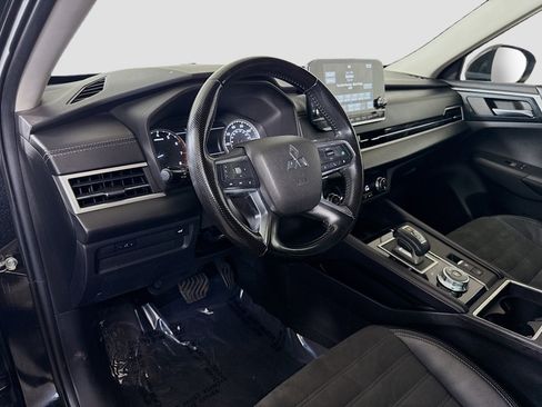 Used 2022 Mitsubishi Outlander SE image 23