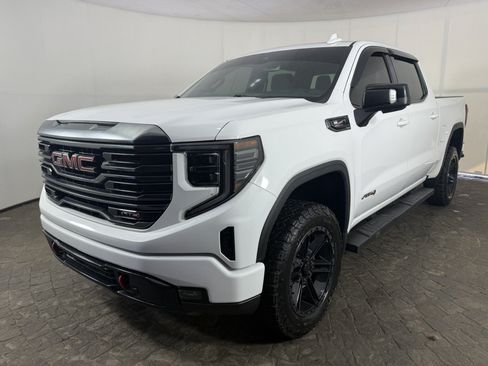 Used 2022 GMC Sierra 1500 AT4 w/ AT4 Preferred Package AWD/4WD image 3