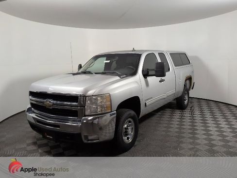 Used 2010 Chevrolet Silverado 2500 LT w/ Interior Plus Package image 3