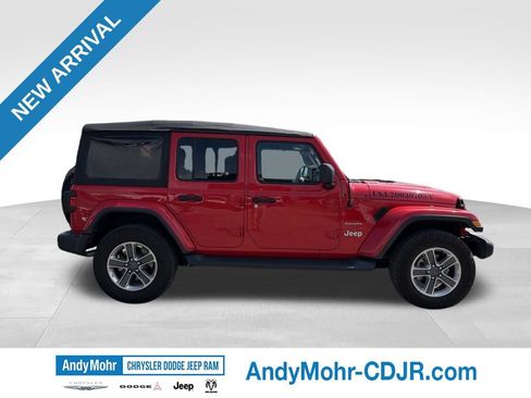 Used 2018 Jeep Wrangler Unlimited Sahara AWD/4WD image 8