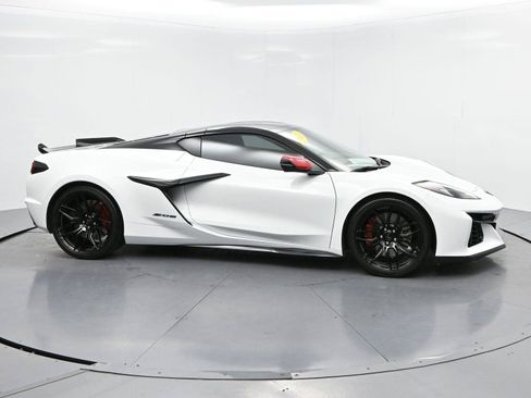 Used 2023 Chevrolet Corvette Z06 w/ Stealth Interior Trim Package RWD image 8