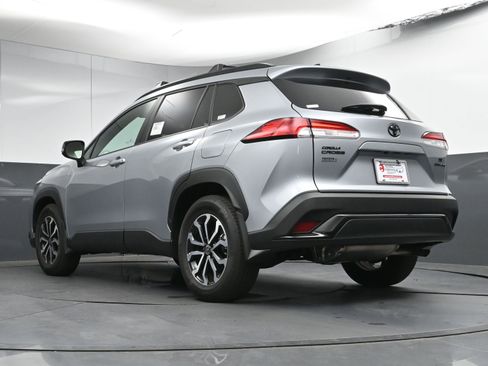 Certified 2025 Toyota Corolla Cross SE image 30