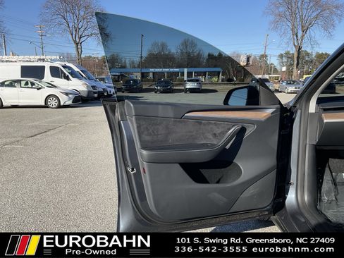 Used 2023 Tesla Model Y Long Range image 9