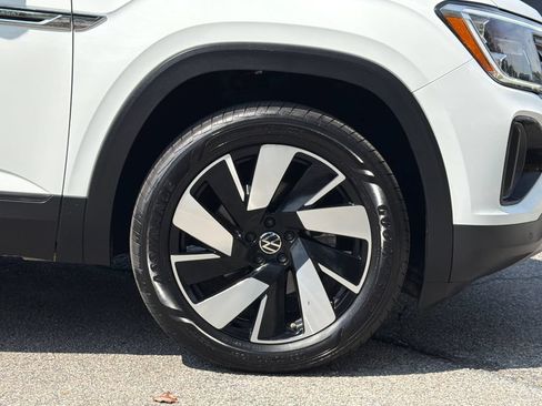 Certified 2025 Volkswagen Atlas Cross Sport SE AWD/4WD image 8