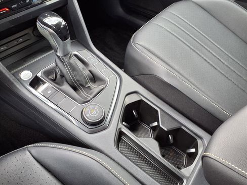 Used 2023 Volkswagen Tiguan SE image 21