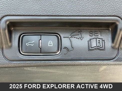 Used 2025 Ford Explorer Active w/ Active Comfort Package image 17