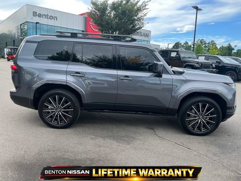 Used 2025 Lexus GX 550 w/ Accessory Package (2T) AWD/4WD image 9