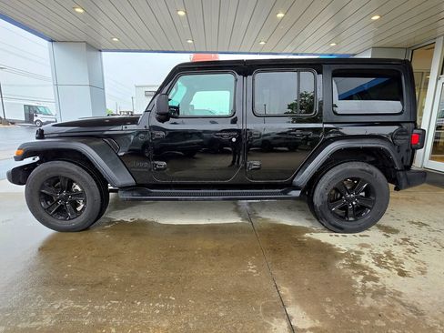 Used 2022 Jeep Wrangler Unlimited Sport AWD/4WD image 3