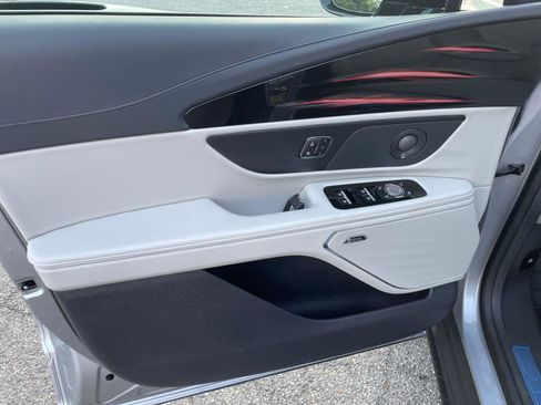 New 2026 Lincoln Nautilus Reserve AWD/4WD image 18