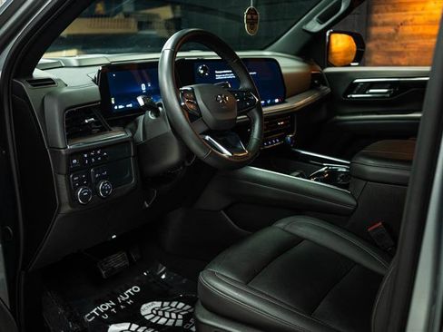 Used 2025 Chevrolet Suburban Z71 AWD/4WD image 9