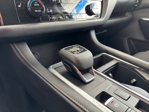 Used 2025 Nissan Pathfinder SV image 43