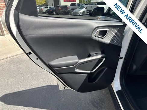 Used 2023 Kia Soul LX FWD image 15