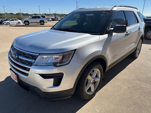 Used 2018 Ford Explorer FWD image 3